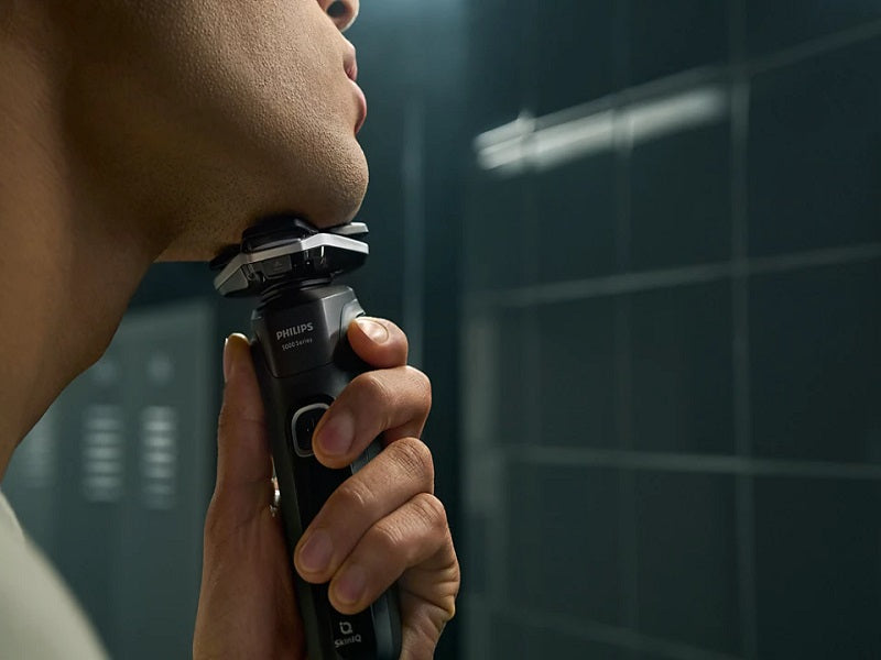 PHILIPS Wet & Dry Shaver With Beard