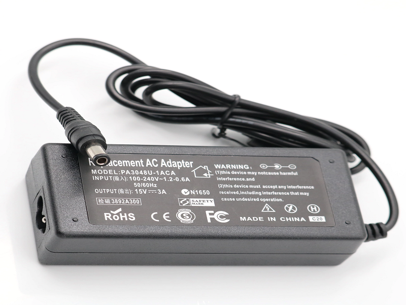 TOSHIBA Lt Charger 15V-3A 6.3*3.0 45W